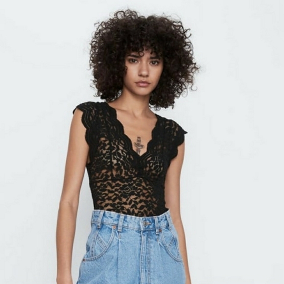 Zara Tops - ZARA // black stretch lace cap sleeve v-neck